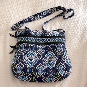 VERÁ BRADLEY CROSSBODY BAG